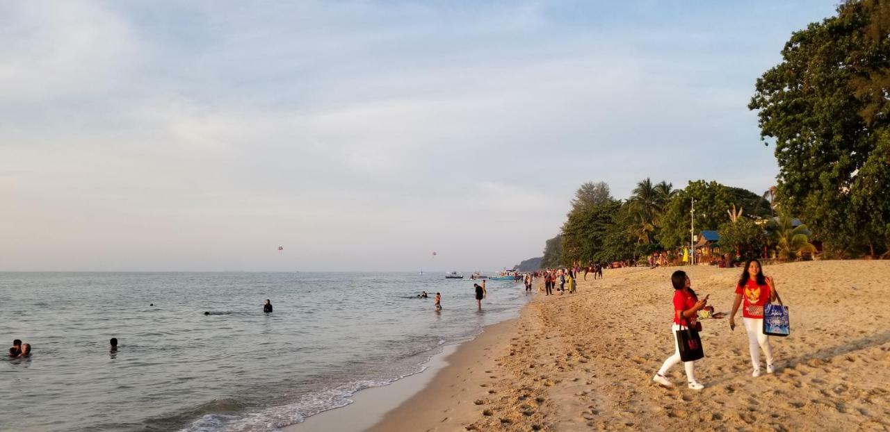 By The Sea Beach Luxury Resort - Бату-Ферринги Экстерьер фото